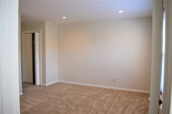 Building Photo - 600 Wilcrest Dr