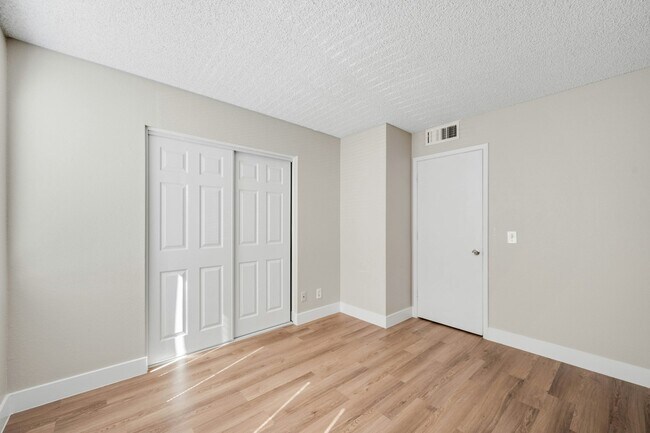 Building Photo - 2814 E Marconi Ave