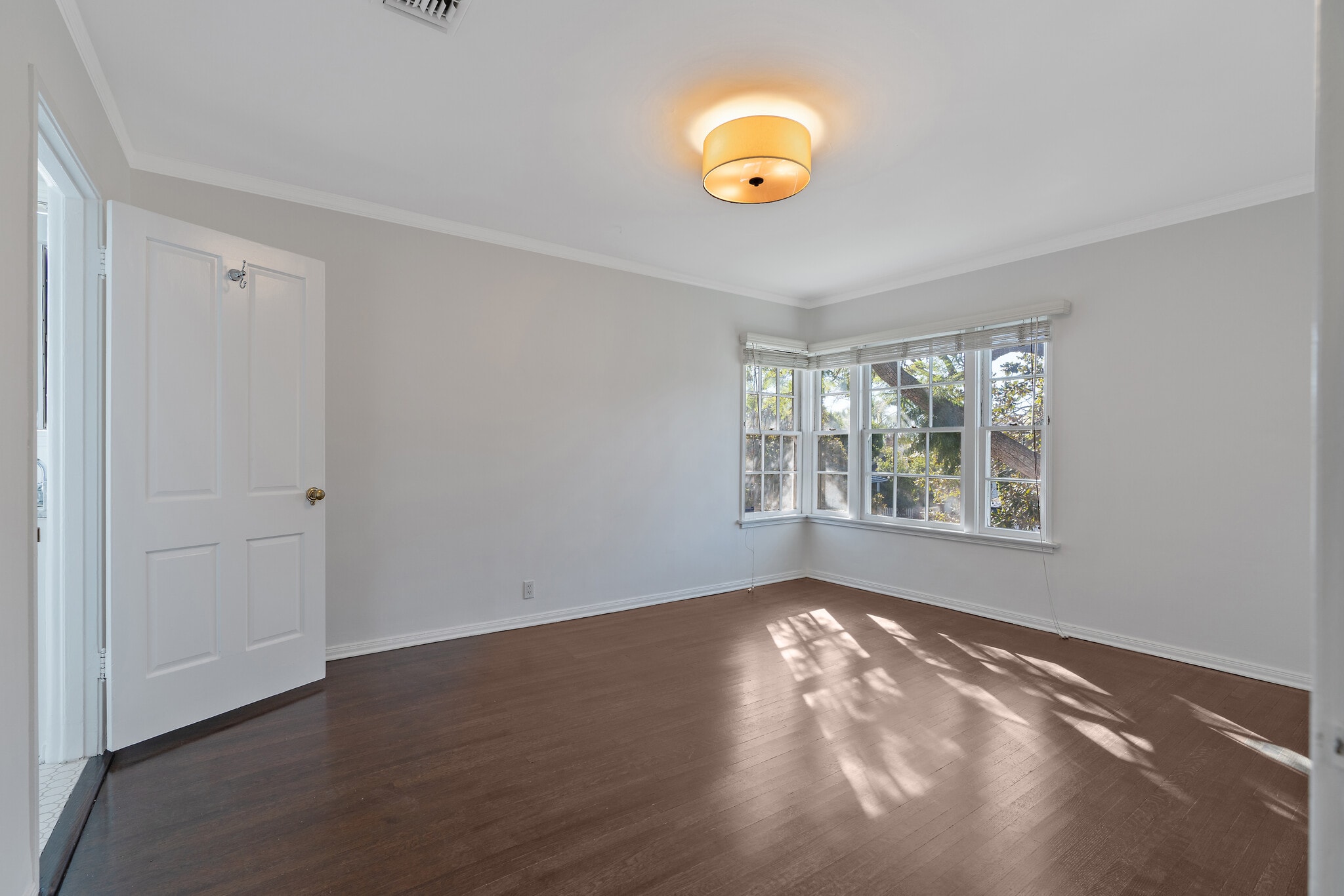 Building Photo - 1604 Pandora Ave