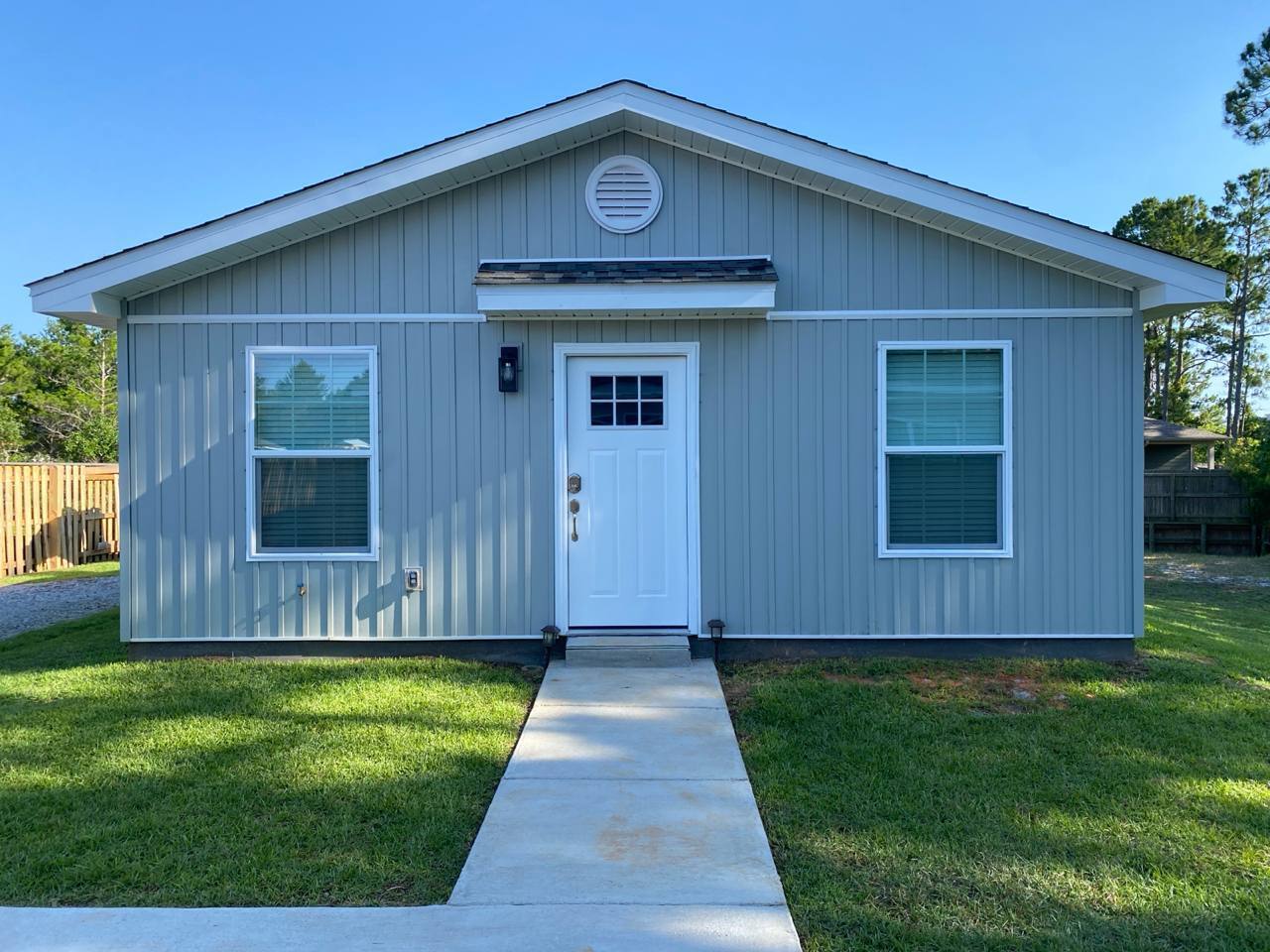 Building Photo - 8681 Rio Vista Dr