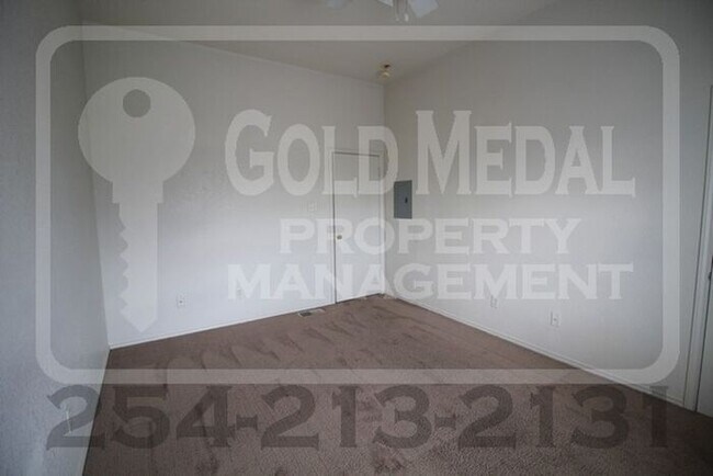 Building Photo - 4409 Deek Dr