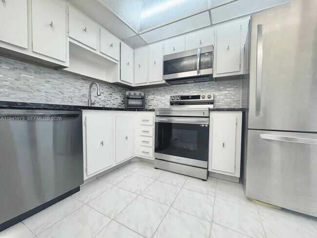 Building Photo - 3800 S Ocean Dr