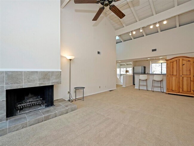 Building Photo - 519 Rock Bluff Dr