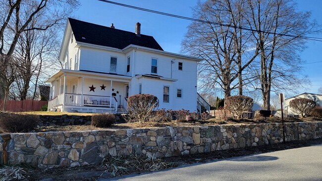 Building Photo - 10 Marion St