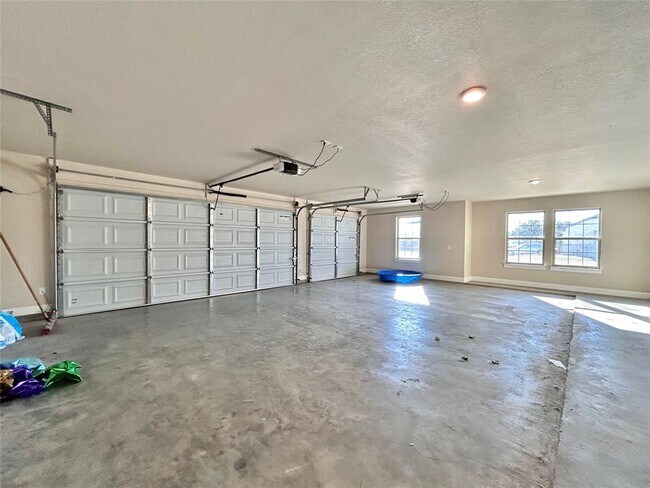 Building Photo - 112 Savage Cir