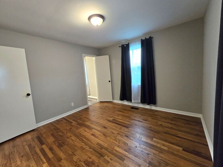 Building Photo - 146 Cranwill Dr