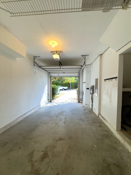 Building Photo - 8010 Pennington Dr