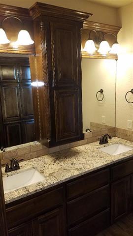 Building Photo - 13070 NE Clearwater Cir