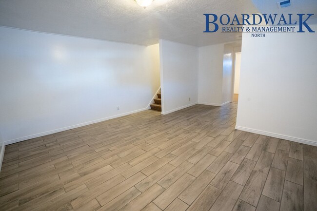 Building Photo - Half off 1st month's rent 3 Bed Townhouse ...