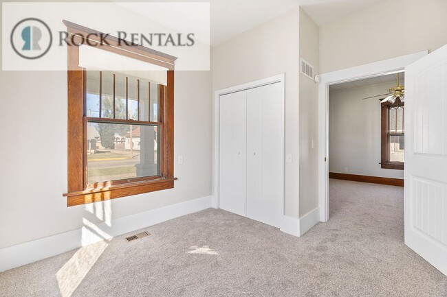 Building Photo - Recently Remodeled 3 Bed 1 Bath House
