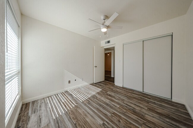 Building Photo - 408 W Oraibi Dr