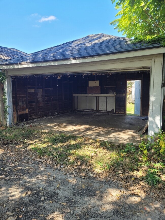 Building Photo - 44 E Parkwood Dr