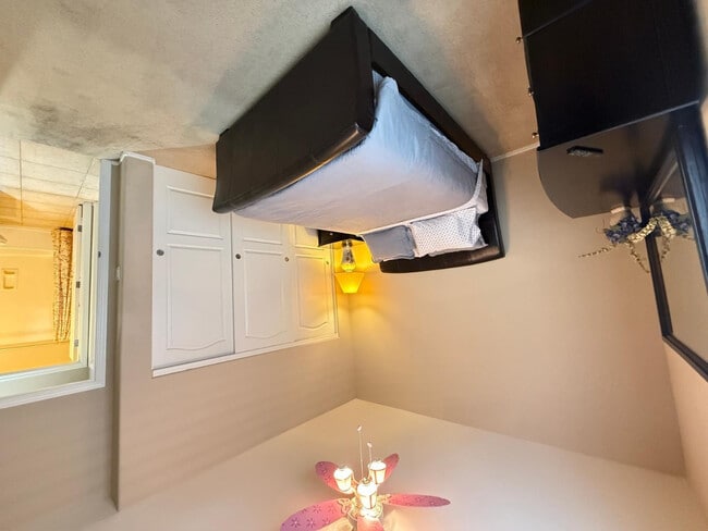 Building Photo - 1928 W Spur Dr