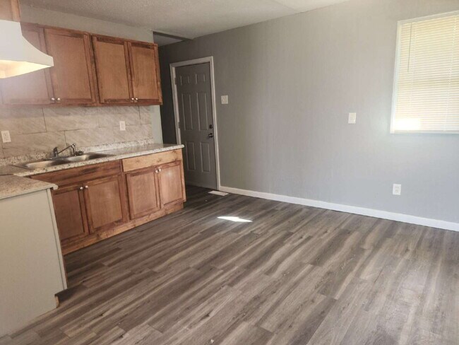 Building Photo - Charming 4-Bedroom Gem in Cahokia Heights!