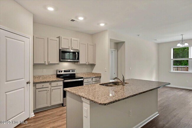 Building Photo - 1338 Cadbury Castle Dr SE