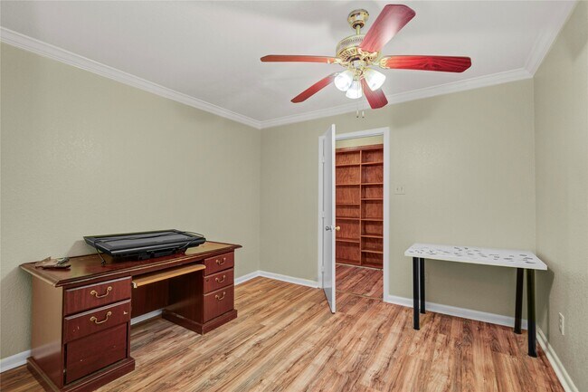 Building Photo - 8565 Ridgepoint Dr