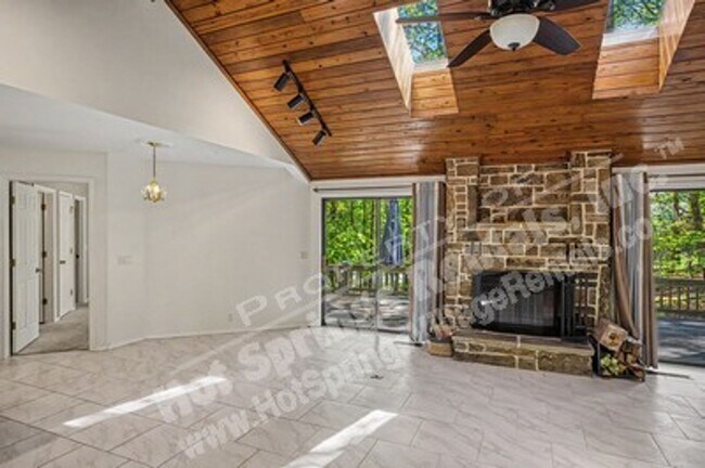 Building Photo - West Gate Area |Home |Unfurnished