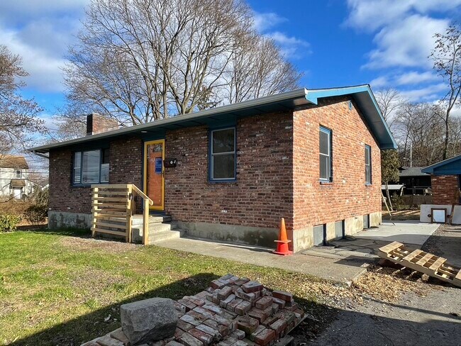 Building Photo - 4 Coffey Ave