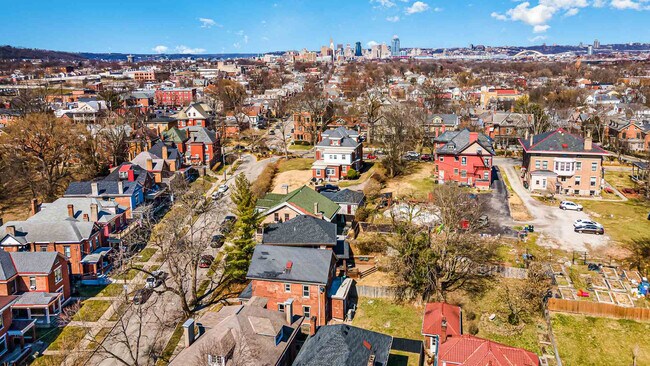 Building Photo - 2218 Scott St