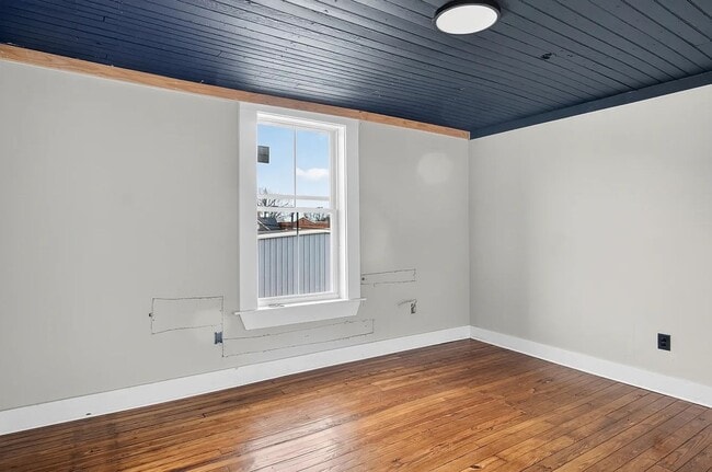 Building Photo - 124 N Mecklenburg Ave