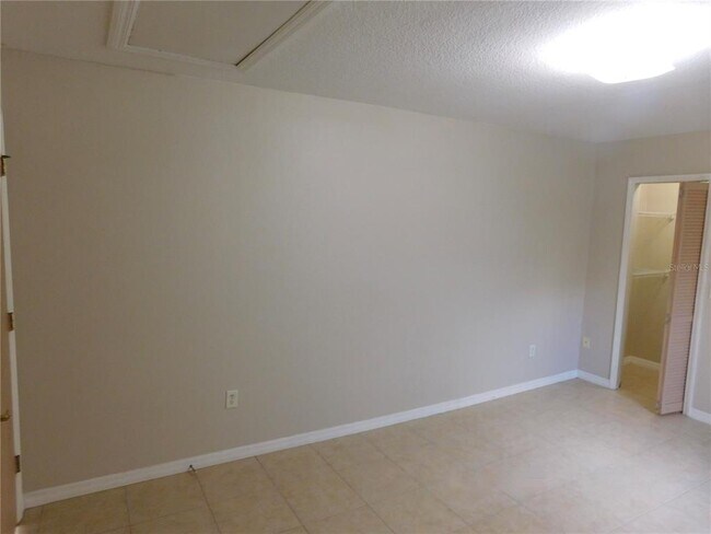 Building Photo - 627 Orchid Dr