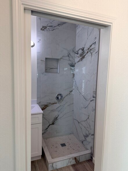 Building Photo - 394 N Livermore Ave