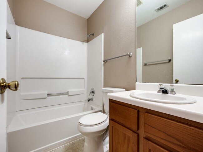 Building Photo - 611 Granite Cliff