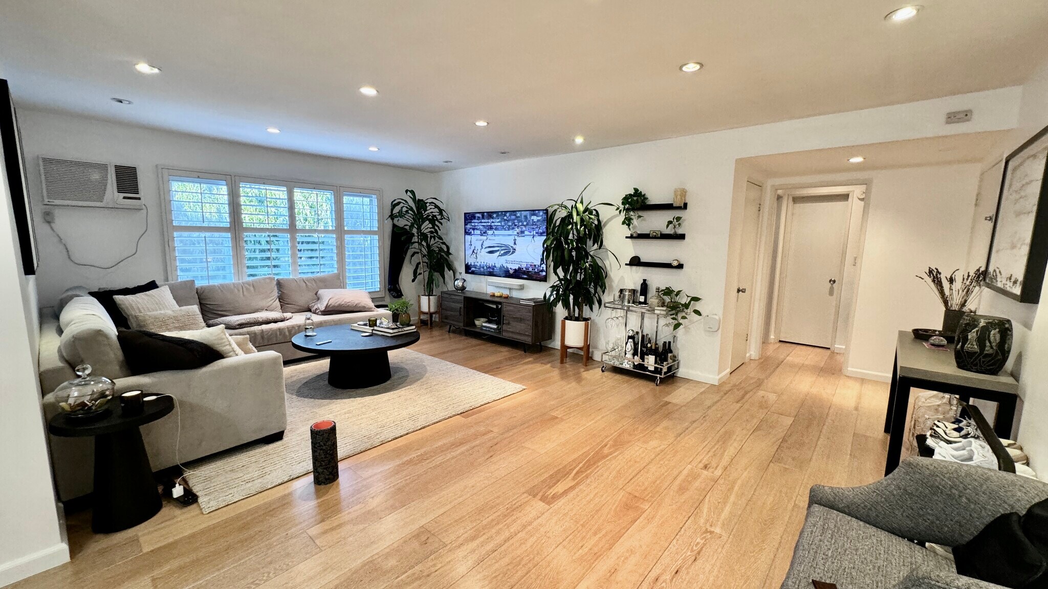 Building Photo - 645 Westmount Dr