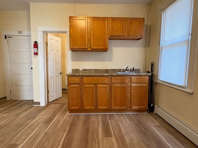 Building Photo - 36 Walnut St