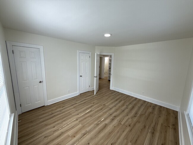 Building Photo - 913 Glenwood Ave