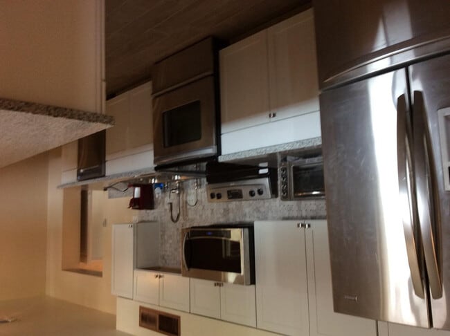 Building Photo - 2011 N Van Ness Ave