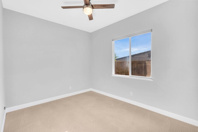 Building Photo - Gorgeous Single Story Home with a Sparklin...