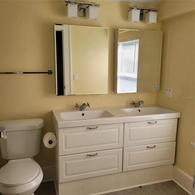 Building Photo - 2710 2nd Ave N