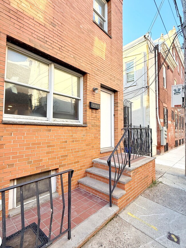 Building Photo - 2408 S Juniper St