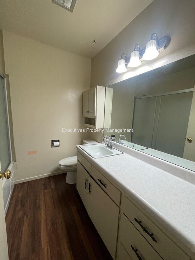 Building Photo - 7126 Louise Ave