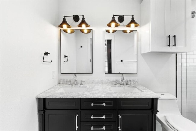 Building Photo - 6906 Twin Crest Dr