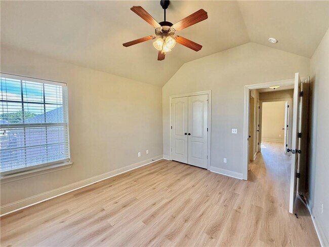 Building Photo - 511 Verona Way