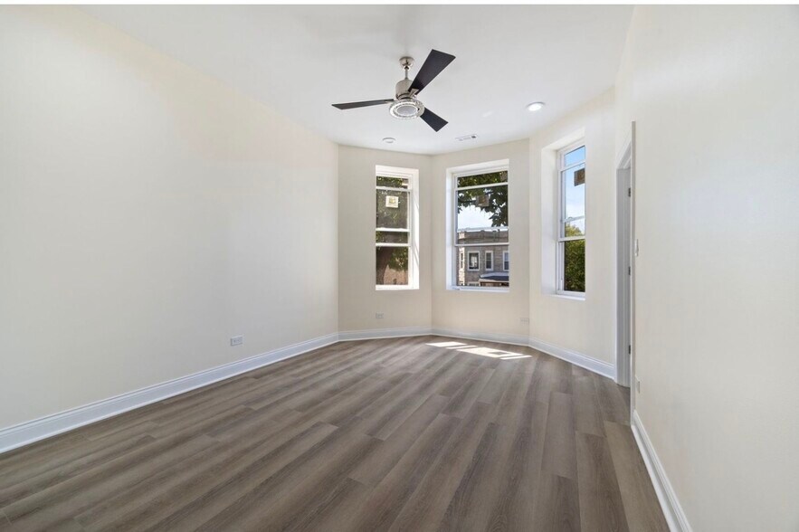 Building Photo - 5617 S Laflin St