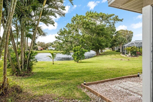 Building Photo - Stunning 3 Bed, 2 Bath Home in Vizcaya Estates