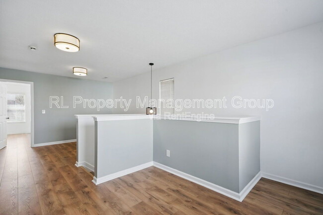 Building Photo - 646 Grove Cir