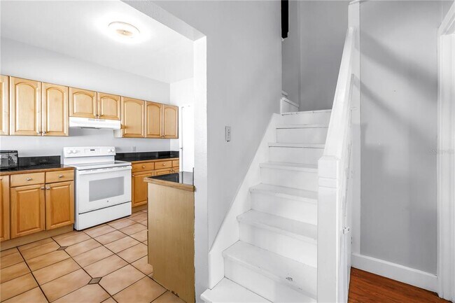 Building Photo - 116 16th Ave SE