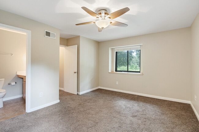 Building Photo - 1843 Fernspring Cove