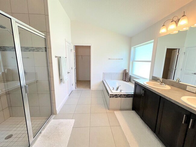 Building Photo - 24 E Diamond Dr