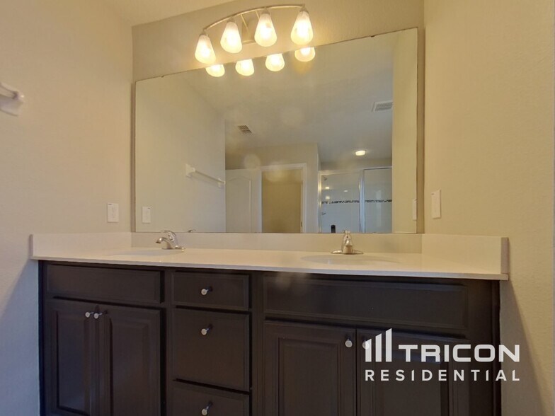 Building Photo - 2275 Kelmscott Ct