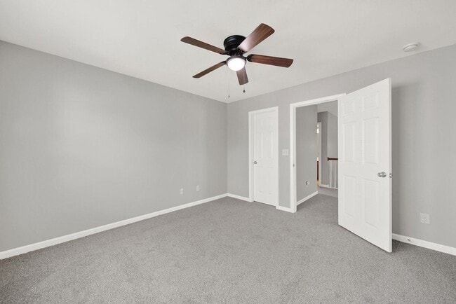 Building Photo - Stunning 6 Bed 3.5 Bath Home in Davidson!
