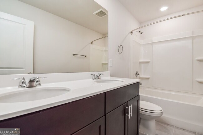 Building Photo - 150 Longleaf St