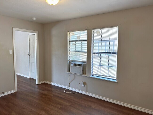Building Photo - 1401 Fillmore St