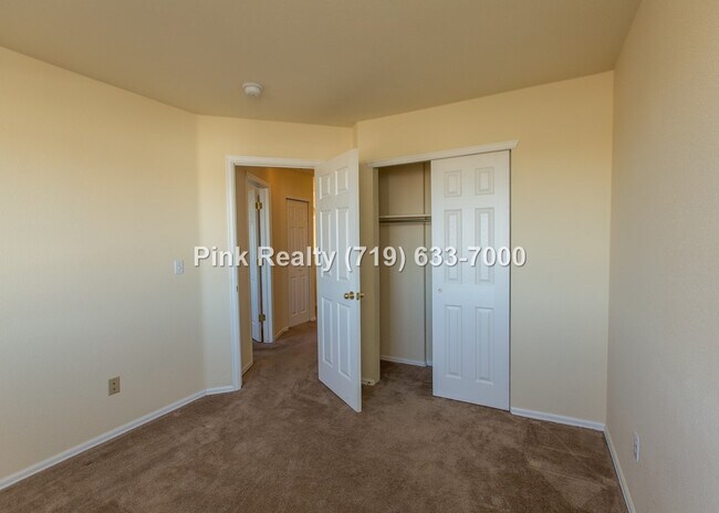 Building Photo - 985 Ridgebury Pl