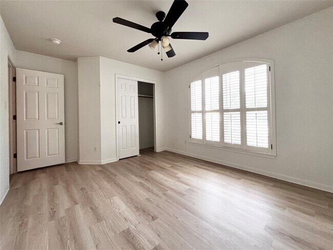 Building Photo - 9500 Castle Pines Dr