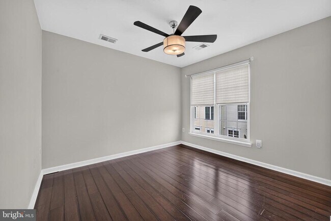Building Photo - 932 Harrison Cir